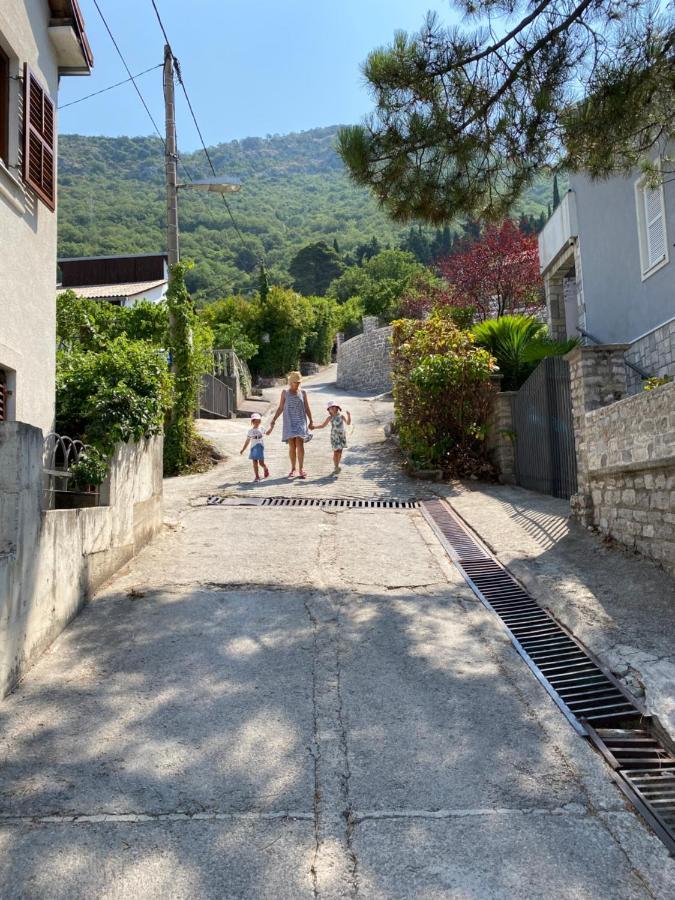 Apartman Irena Tivat Zewnętrze zdjęcie