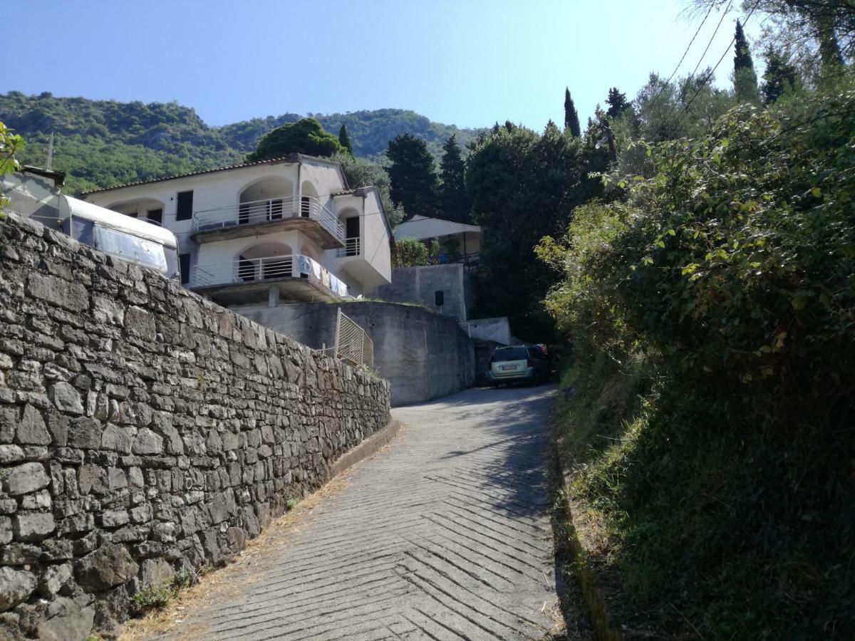 Apartman Irena Tivat Zewnętrze zdjęcie